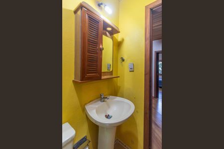 Casa à venda com 229m², 3 quartos e 2 vagasBanheiro Social