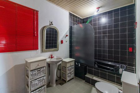 Casa à venda com 229m², 3 quartos e 2 vagasBanheiro da Suíte