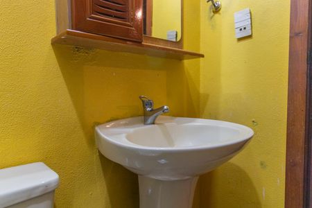 Casa à venda com 229m², 3 quartos e 2 vagasBanheiro Social