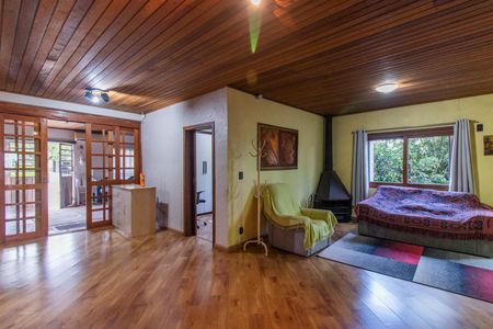 Casa à venda com 229m², 3 quartos e 2 vagasSala