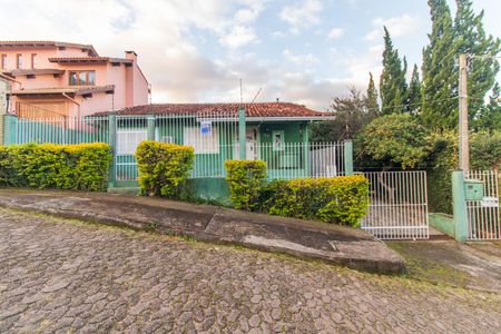 Casa à venda com 229m², 3 quartos e 2 vagasFachada