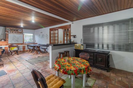 Casa à venda com 229m², 3 quartos e 2 vagasCozinha e Área de Serviço