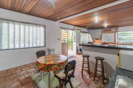 Casa à venda com 229m², 3 quartos e 2 vagasCozinha e Área de Serviço