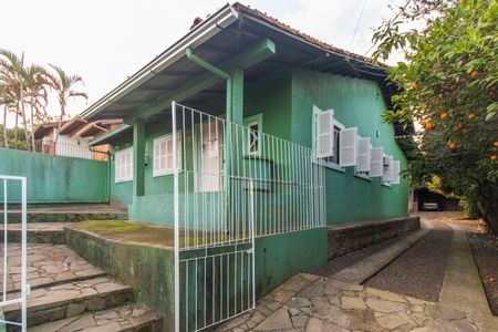 Casa à venda com 229m², 3 quartos e 2 vagasFachada