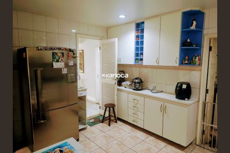 Casa à venda com 226m², 2 quartos e 3 vagas