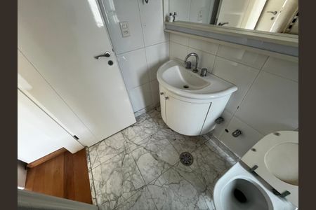 Casa de condomínio à venda com 700m², 6 quartos e 6 vagas Casa de condomínio à venda com 700m², 6 quartos e 6 vagasBanheiro da Suíte 1
