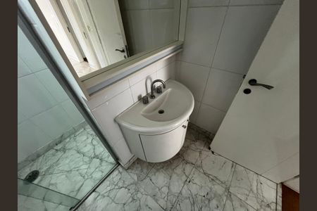 Casa de condomínio à venda com 700m², 6 quartos e 6 vagas Casa de condomínio à venda com 700m², 6 quartos e 6 vagasBanheiro da Suíte 5