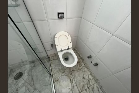 Casa de condomínio à venda com 700m², 6 quartos e 6 vagas Casa de condomínio à venda com 700m², 6 quartos e 6 vagasBanheiro da Suíte 2
