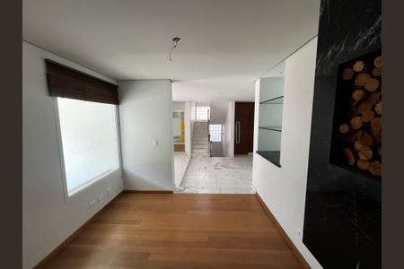 Casa de condomínio à venda com 700m², 6 quartos e 6 vagas Casa de condomínio à venda com 700m², 6 quartos e 6 vagasSaleta