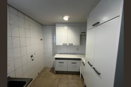 Casa de condomínio à venda com 700m², 6 quartos e 6 vagas Casa de condomínio à venda com 700m², 6 quartos e 6 vagasÁrea de Serviço