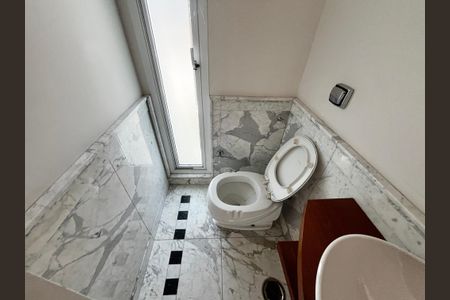 Casa de condomínio à venda com 700m², 6 quartos e 6 vagas Casa de condomínio à venda com 700m², 6 quartos e 6 vagasLavabo