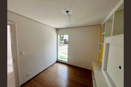 Casa de condomínio à venda com 700m², 6 quartos e 6 vagas Casa de condomínio à venda com 700m², 6 quartos e 6 vagasSala De Tv