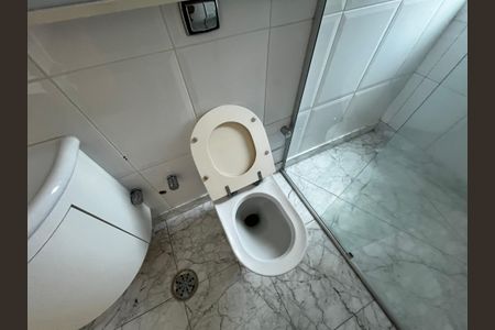 Casa de condomínio à venda com 700m², 6 quartos e 6 vagas Casa de condomínio à venda com 700m², 6 quartos e 6 vagasBanheiro da Suíte 1
