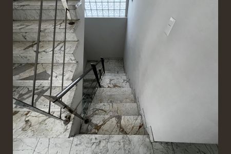 Casa de condomínio à venda com 700m², 6 quartos e 6 vagas Casa de condomínio à venda com 700m², 6 quartos e 6 vagasEscada p/ Subsolo