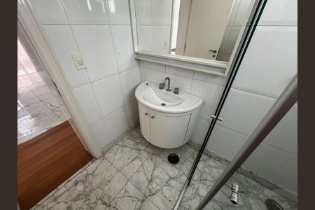 Casa de condomínio à venda com 700m², 6 quartos e 6 vagas Casa de condomínio à venda com 700m², 6 quartos e 6 vagasBanheiro da Suíte 2