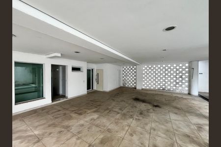 Casa de condomínio à venda com 700m², 6 quartos e 6 vagas Casa de condomínio à venda com 700m², 6 quartos e 6 vagasPiscina/garagem