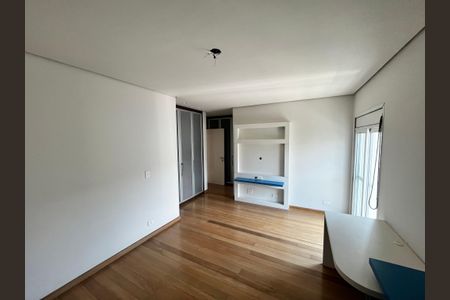 Casa de condomínio à venda com 700m², 6 quartos e 6 vagas Casa de condomínio à venda com 700m², 6 quartos e 6 vagas Suíte 4