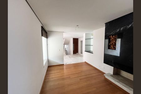 Casa de condomínio à venda com 700m², 6 quartos e 6 vagas Casa de condomínio à venda com 700m², 6 quartos e 6 vagasSaleta