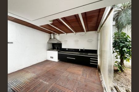 Casa de condomínio à venda com 700m², 6 quartos e 6 vagas Casa de condomínio à venda com 700m², 6 quartos e 6 vagasÁrea comum