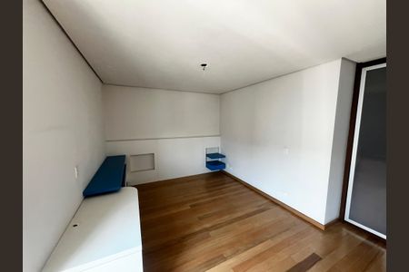 Casa de condomínio à venda com 700m², 6 quartos e 6 vagas Casa de condomínio à venda com 700m², 6 quartos e 6 vagas Suíte 4