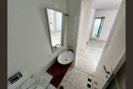 Casa de condomínio à venda com 700m², 6 quartos e 6 vagas Casa de condomínio à venda com 700m², 6 quartos e 6 vagasLavabo