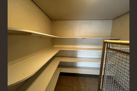 Casa de condomínio à venda com 700m², 6 quartos e 6 vagas Casa de condomínio à venda com 700m², 6 quartos e 6 vagasDespensa