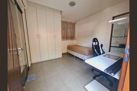 Casa à venda com 226m², 4 quartos e 2 vagas
