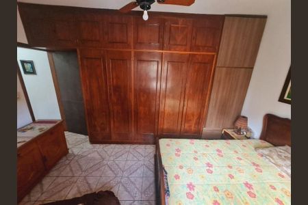 Casa à venda com 226m², 4 quartos e 2 vagas