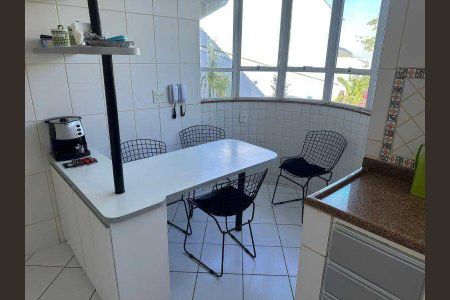 Casa de condomínio à venda com 263m², 4 quartos e 7 vagas