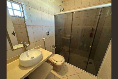 Casa de condomínio à venda com 263m², 4 quartos e 7 vagas
