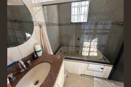 Casa de condomínio à venda com 263m², 4 quartos e 7 vagas