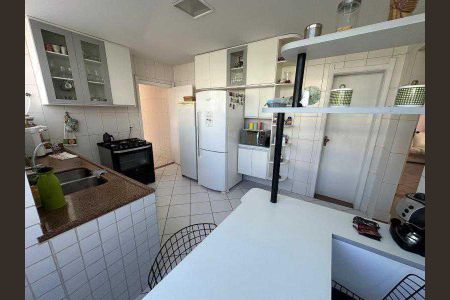 Casa de condomínio à venda com 263m², 4 quartos e 7 vagas