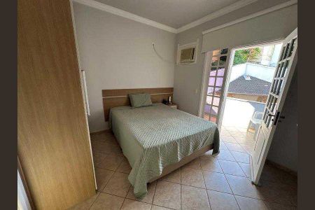 Casa de condomínio à venda com 263m², 4 quartos e 7 vagas