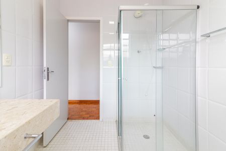 Casa à venda com 218m², 4 quartos e 3 vagas Casa à venda com 218m², 4 quartos e 3 vagasBanheiro
