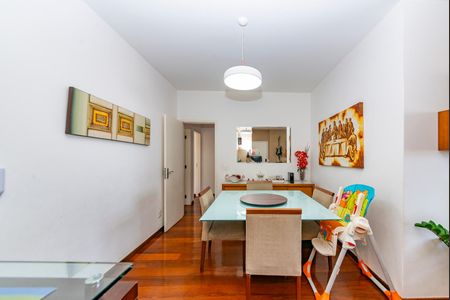 Apartamento à venda com 139m², 4 quartos e 2 vagas Apartamento à venda com 139m², 4 quartos e 2 vagasSala