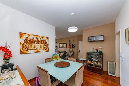 Apartamento à venda com 139m², 4 quartos e 2 vagas Apartamento à venda com 139m², 4 quartos e 2 vagasSala