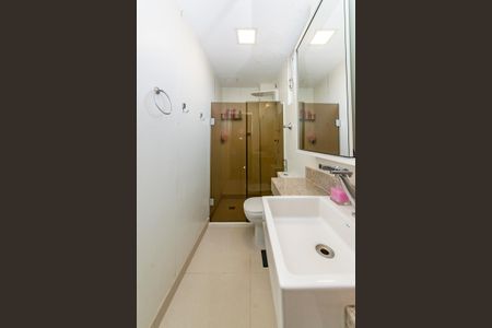 Apartamento à venda com 139m², 4 quartos e 2 vagas Apartamento à venda com 139m², 4 quartos e 2 vagasBanheiro da Suíte