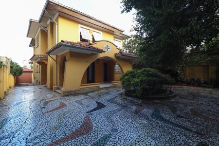 Casa para alugar com 420m², 6 quartos e 4 vagas Casa para alugar com 420m², 6 quartos e 4 vagasQuintal