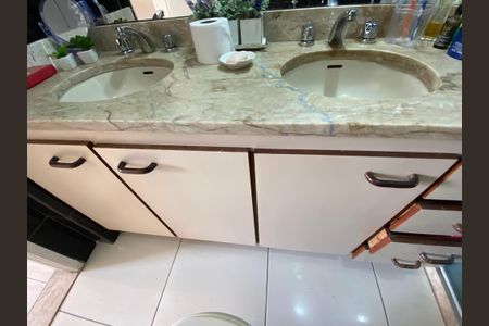 Apartamento à venda com 103m², 5 quartos e 1 vaga Apartamento à venda com 103m², 5 quartos e 1 vagaBanheiro Suite