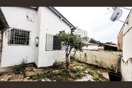 Casa à venda com 211m², 3 quartos e 1 vaga Casa à venda com 211m², 3 quartos e 1 vagaÁrea comum - Quintal fundo