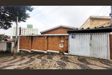 Casa à venda com 211m², 3 quartos e 1 vaga Casa à venda com 211m², 3 quartos e 1 vagaFachada