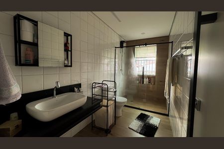 Casa à venda com 430m², 4 quartos e 3 vagas Casa à venda com 430m², 4 quartos e 3 vagasBanheiro 4