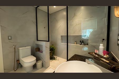 Casa à venda com 430m², 4 quartos e 3 vagas Casa à venda com 430m², 4 quartos e 3 vagasBanheiro da Suíte