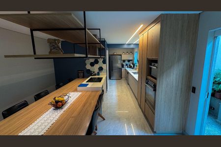 Casa à venda com 430m², 4 quartos e 3 vagas Casa à venda com 430m², 4 quartos e 3 vagasCozinha