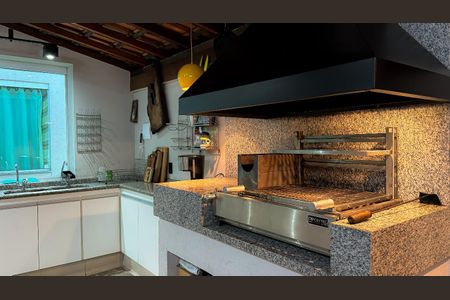 Casa à venda com 430m², 4 quartos e 3 vagas Casa à venda com 430m², 4 quartos e 3 vagasEspaço Gourmet