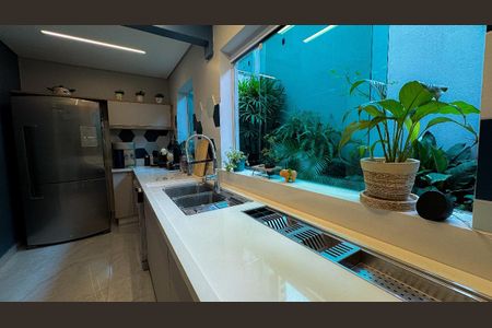 Casa à venda com 430m², 4 quartos e 3 vagas Casa à venda com 430m², 4 quartos e 3 vagasCozinha