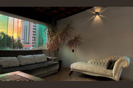 Casa à venda com 430m², 4 quartos e 3 vagas Casa à venda com 430m², 4 quartos e 3 vagasEspaço Gourmet