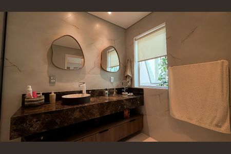 Casa à venda com 430m², 4 quartos e 3 vagas Casa à venda com 430m², 4 quartos e 3 vagasBanheiro da Suíte