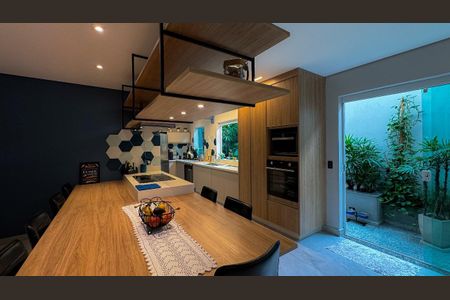 Casa à venda com 430m², 4 quartos e 3 vagas Casa à venda com 430m², 4 quartos e 3 vagasSala de Jantar