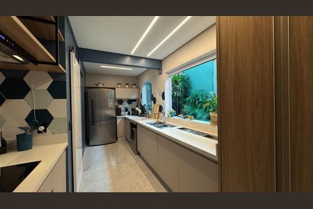 Casa à venda com 430m², 4 quartos e 3 vagas Casa à venda com 430m², 4 quartos e 3 vagasCozinha